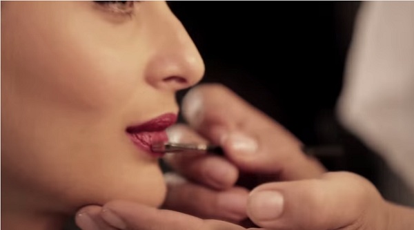 kareena kappor khan sculpture lakme