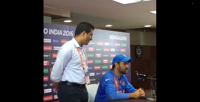 dhoni reply to journalist