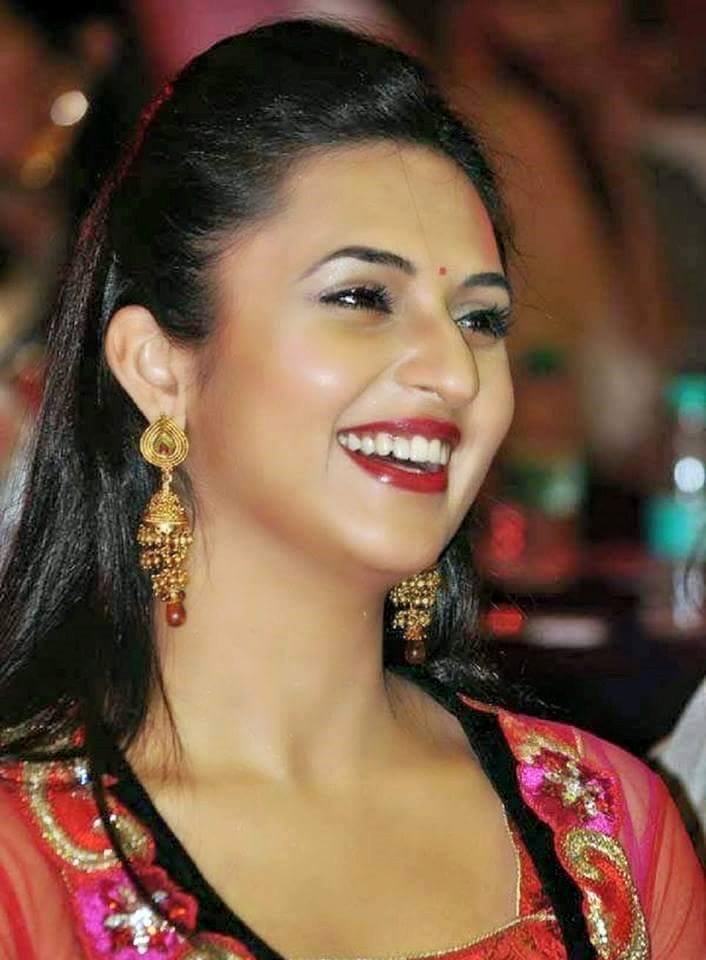 Divyanka Tripathi hot pics